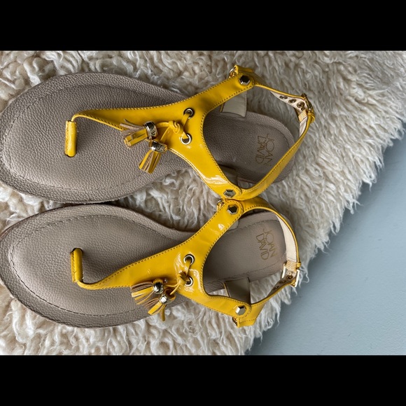 Size 7.5 yellow patent sandals by Joan and David - Picture 3 of 7